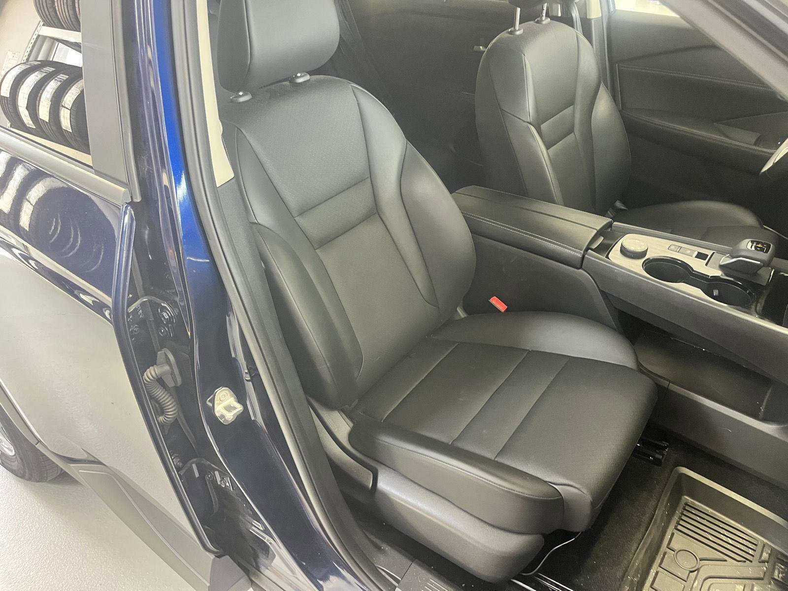 Used 2025 Nissan Rogue SV w/ SV Premium Package AWD/4WD image 15