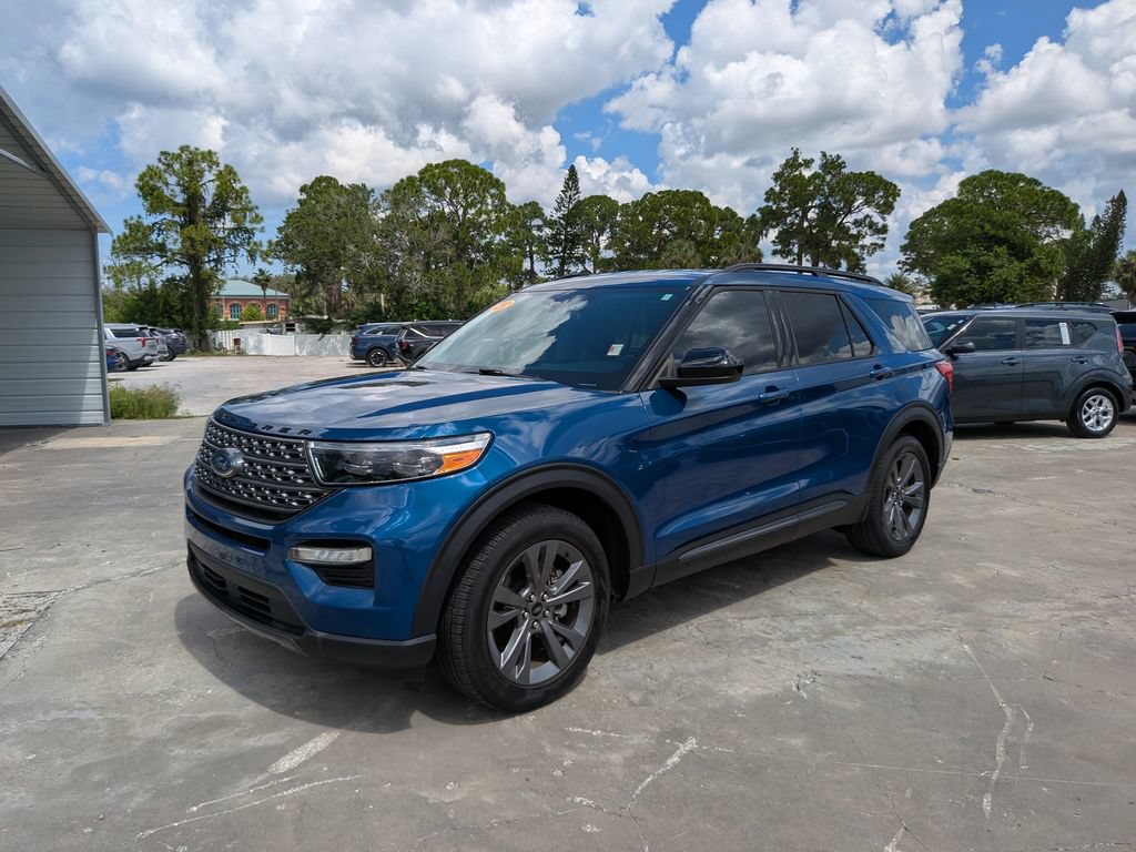 Used 2023 Ford Explorer XLT w/ Equipment Group 202A RWD image 3