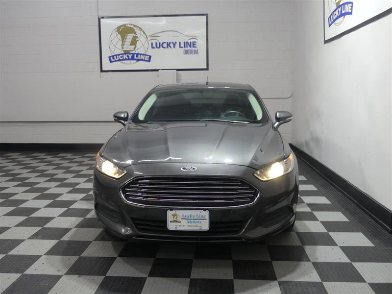 Used 2016 Ford Fusion SE image 2