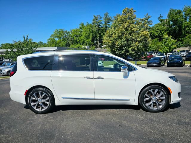 Used 2020 Chrysler Pacifica Limited w/ Tire & Wheel Group FWD image 9
