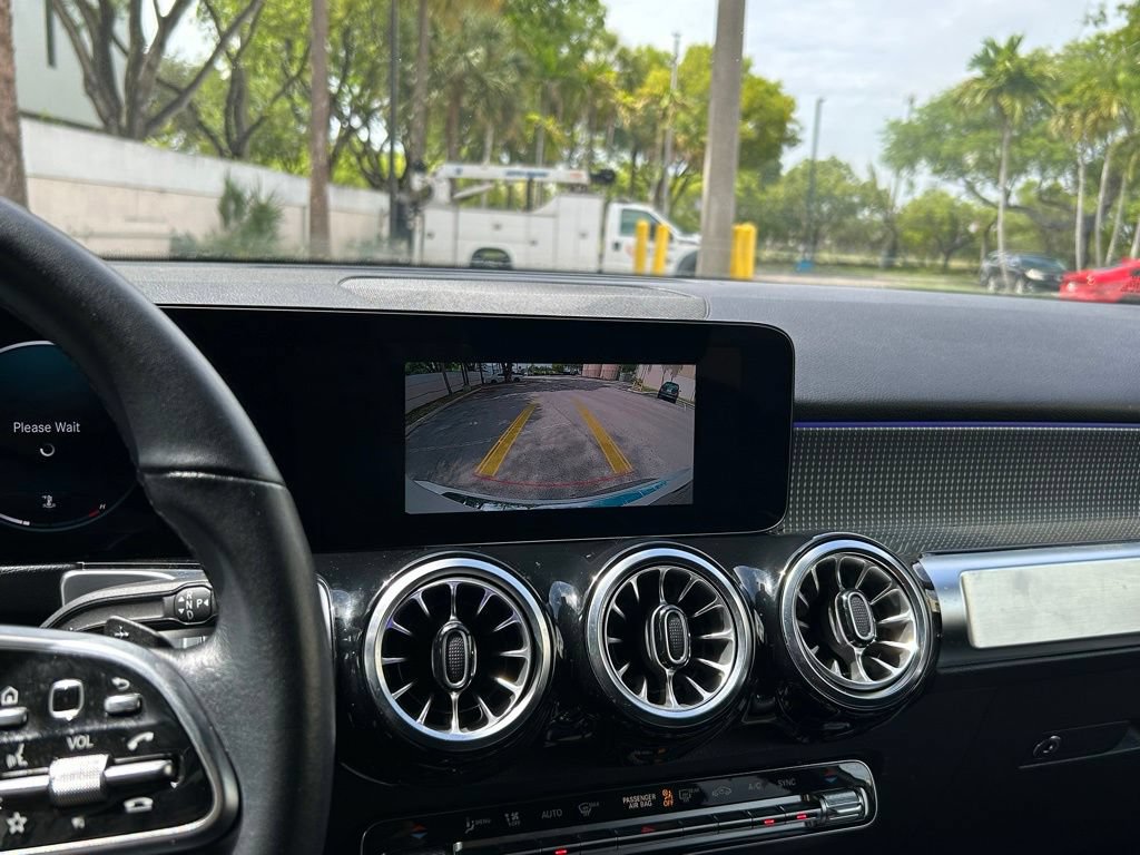 Used 2022 Mercedes-Benz GLB 250 w/ Premium Package Lite image 26