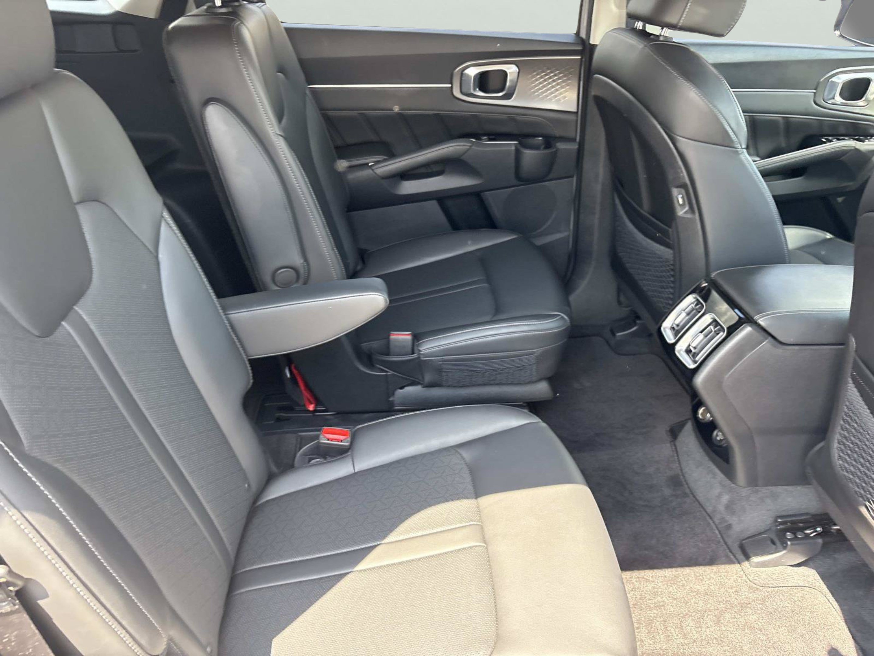 Used 2023 Kia Sorento SX AWD/4WD image 19