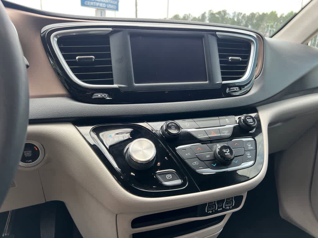 Used 2022 Chrysler Voyager LX FWD image 29