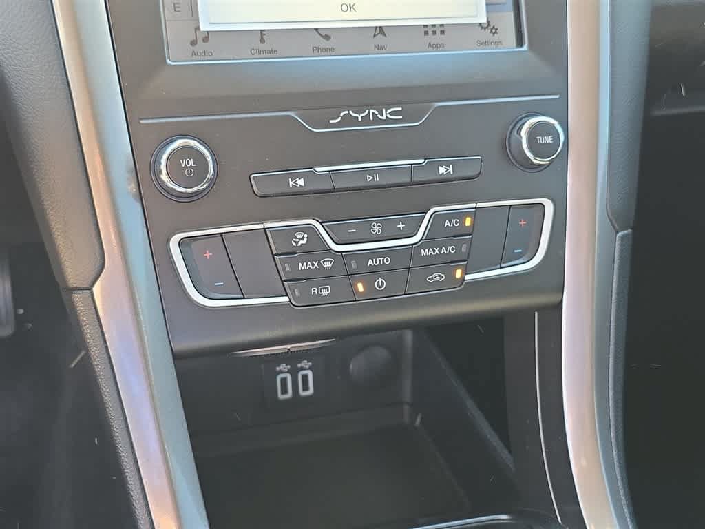 Used 2019 Ford Fusion SE FWD image 22