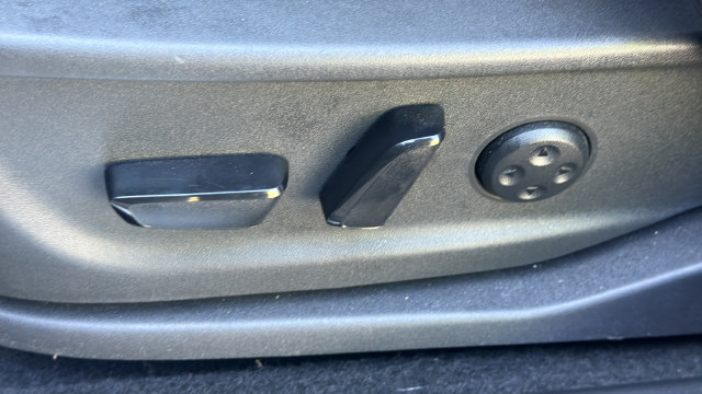Used 2023 Nissan Ariya AWD/4WD image 13
