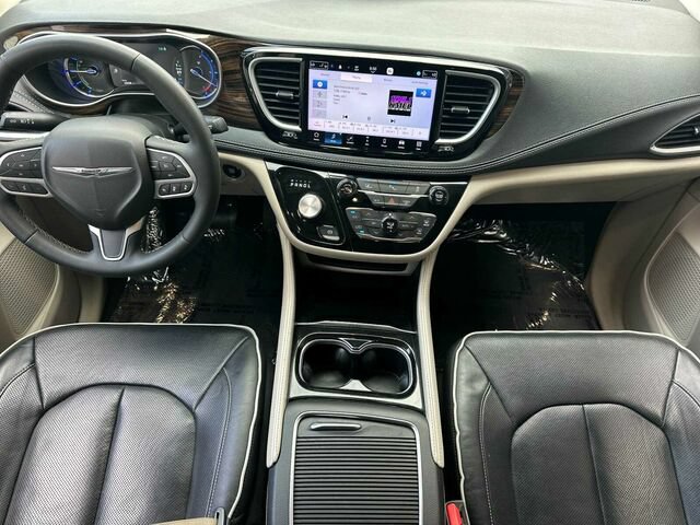 Used 2023 Chrysler Pacifica Limited FWD image 15