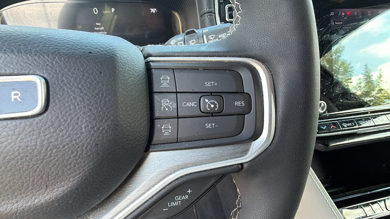 Used 2025 Jeep Wagoneer L 4WD image 31
