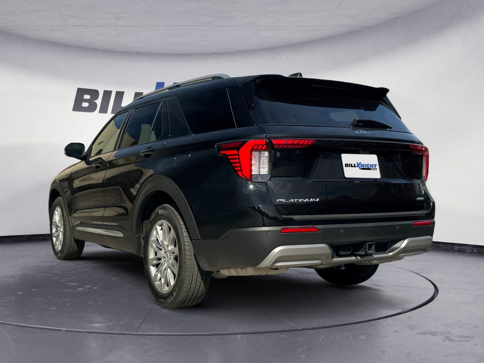 Used 2025 Ford Explorer Platinum image 3