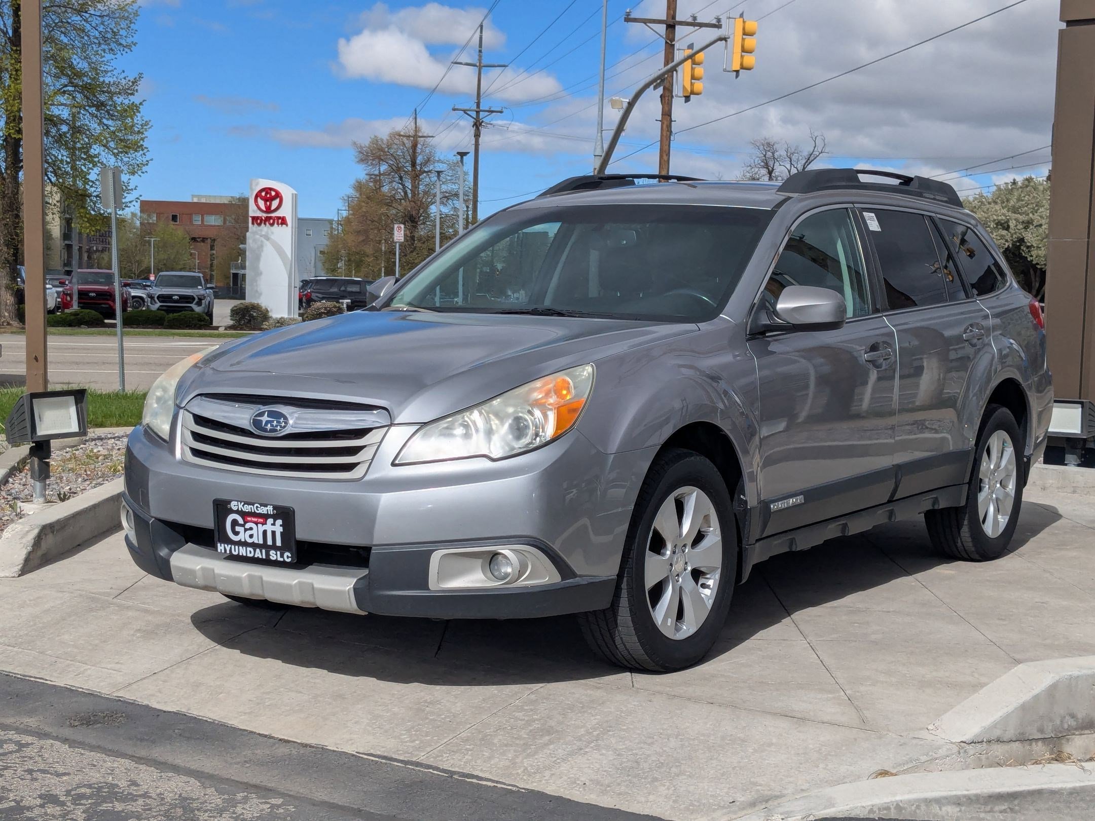 Used 2011 Subaru Outback 2.5i Limited w/ PWR Moonroof Pkg image 10