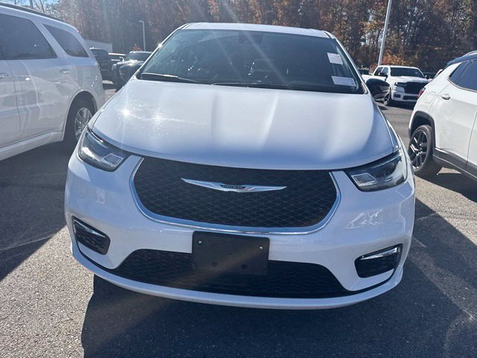 Used 2026 Chrysler Pacifica Select FWD image 5