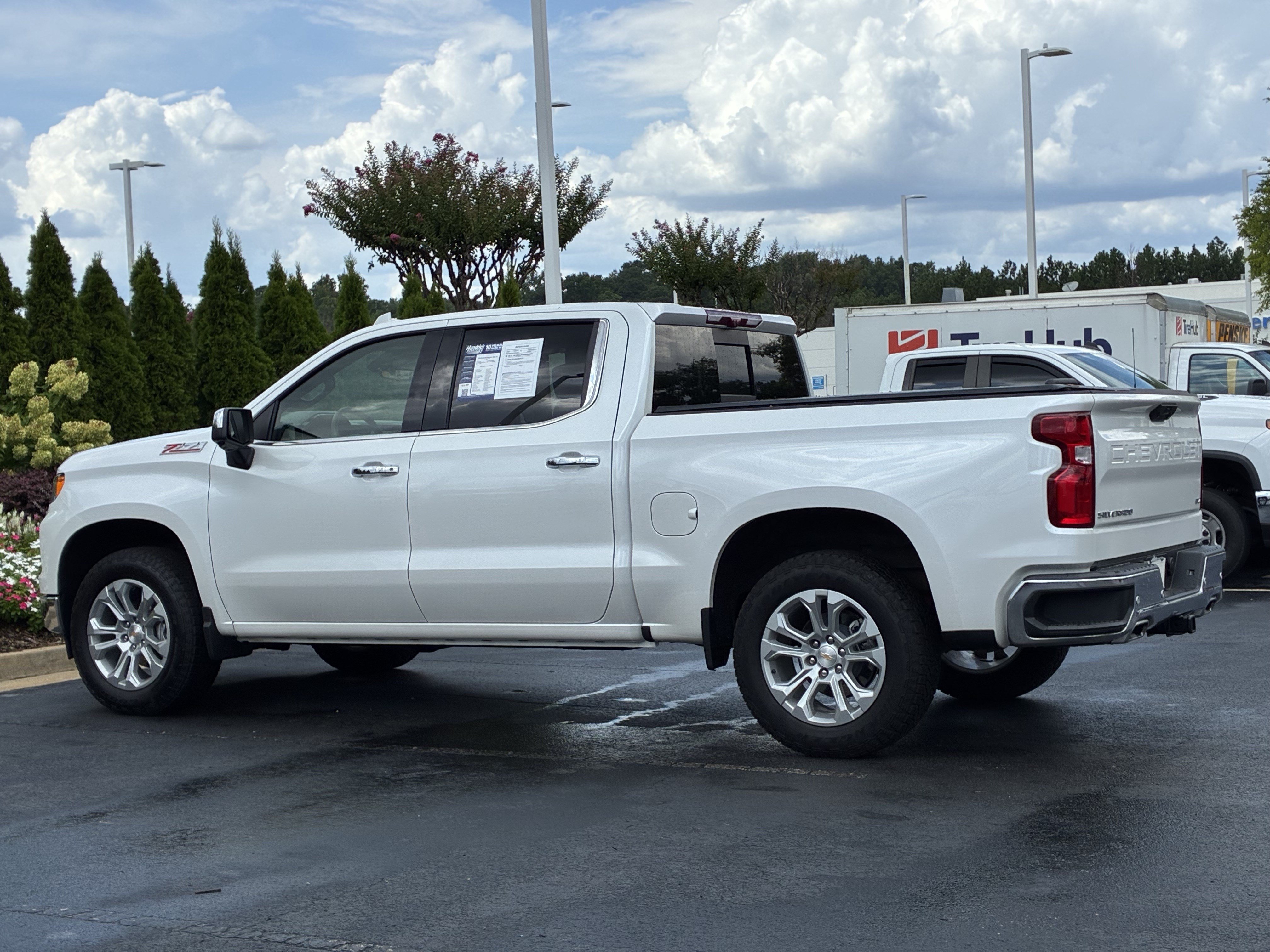 Used 2025 Chevrolet Silverado 1500 LTZ AWD/4WD image 9