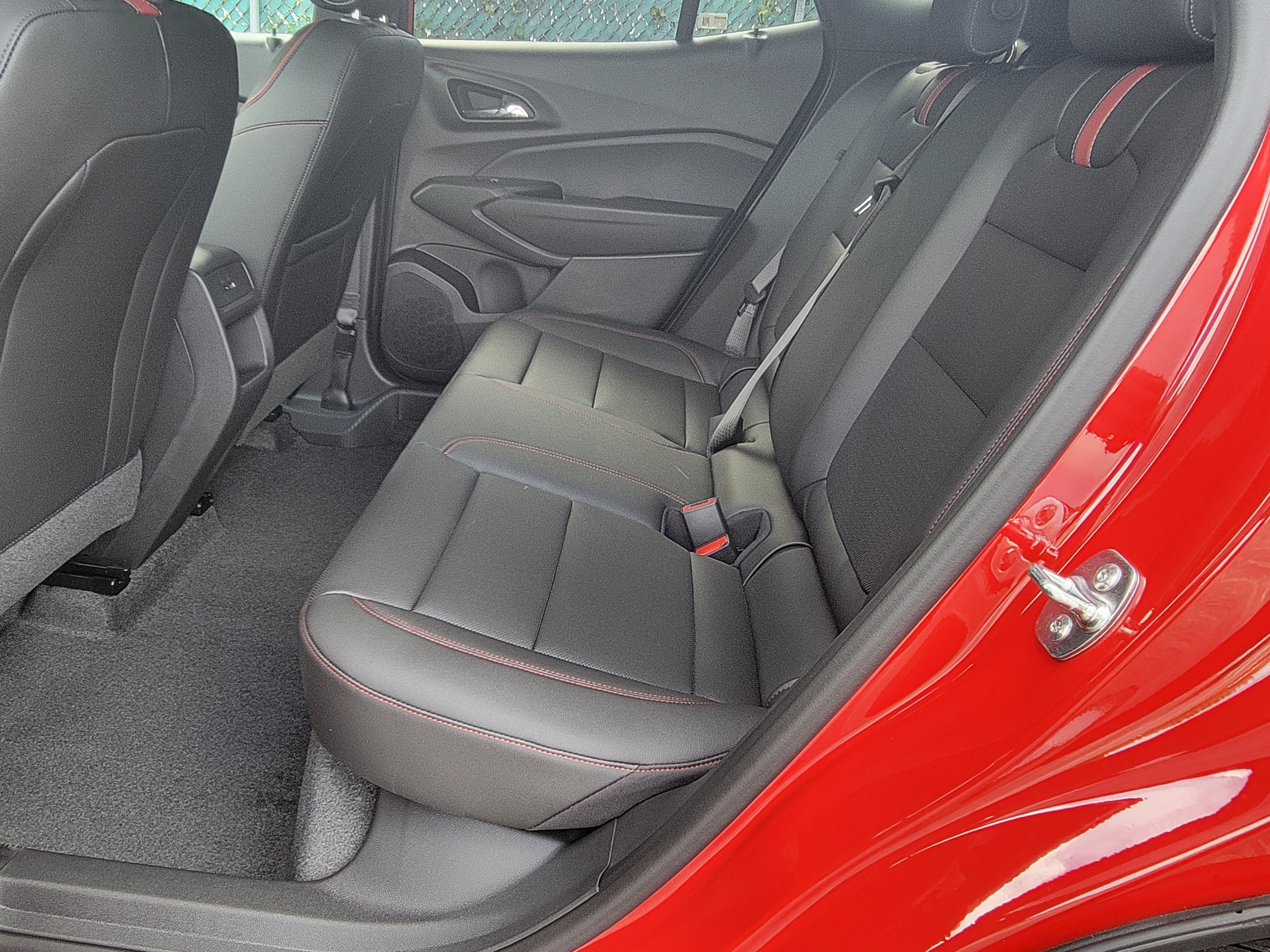 New 2026 Chevrolet Trax RS w/ Sunroof Package FWD image 31