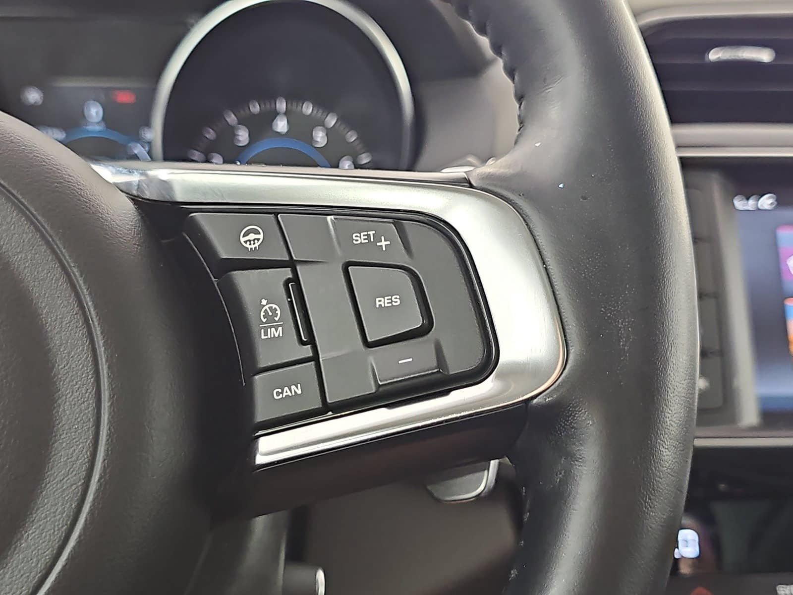 Used 2018 Jaguar F-PACE R-Sport AWD/4WD image 18
