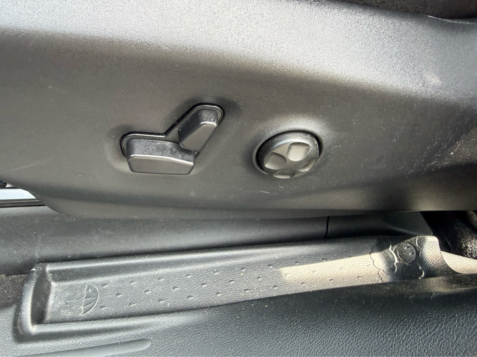 Used 2026 Chrysler Pacifica Select FWD image 15
