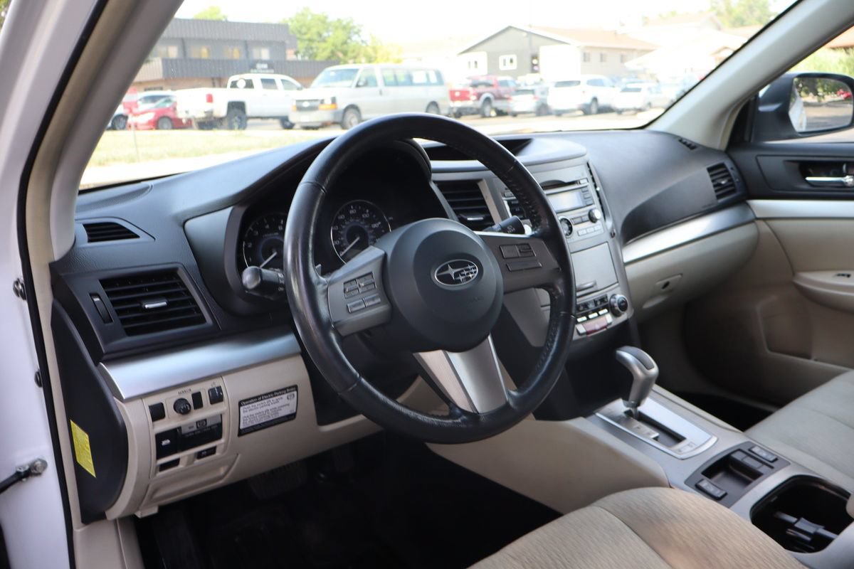 Used 2010 Subaru Outback 2.5i Premium AWD/4WD image 15