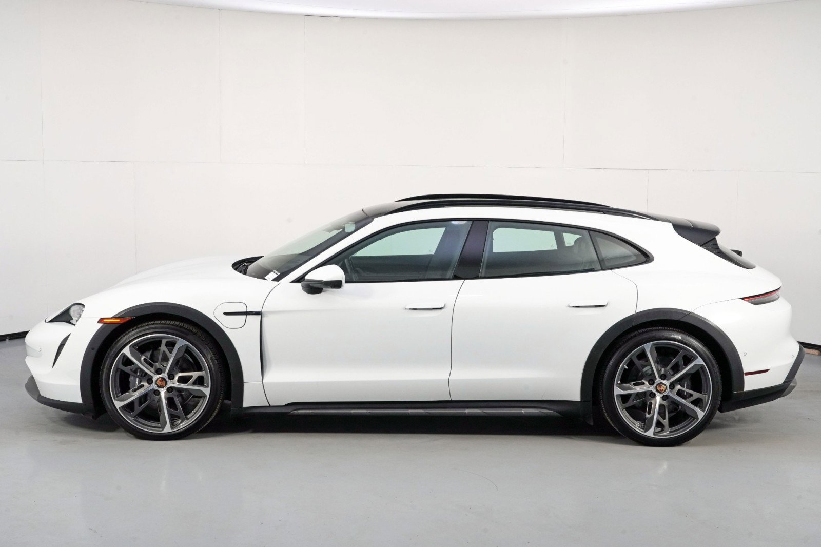 Used 2021 Porsche Taycan 4 Cross Turismo w/ Premium Package image 49