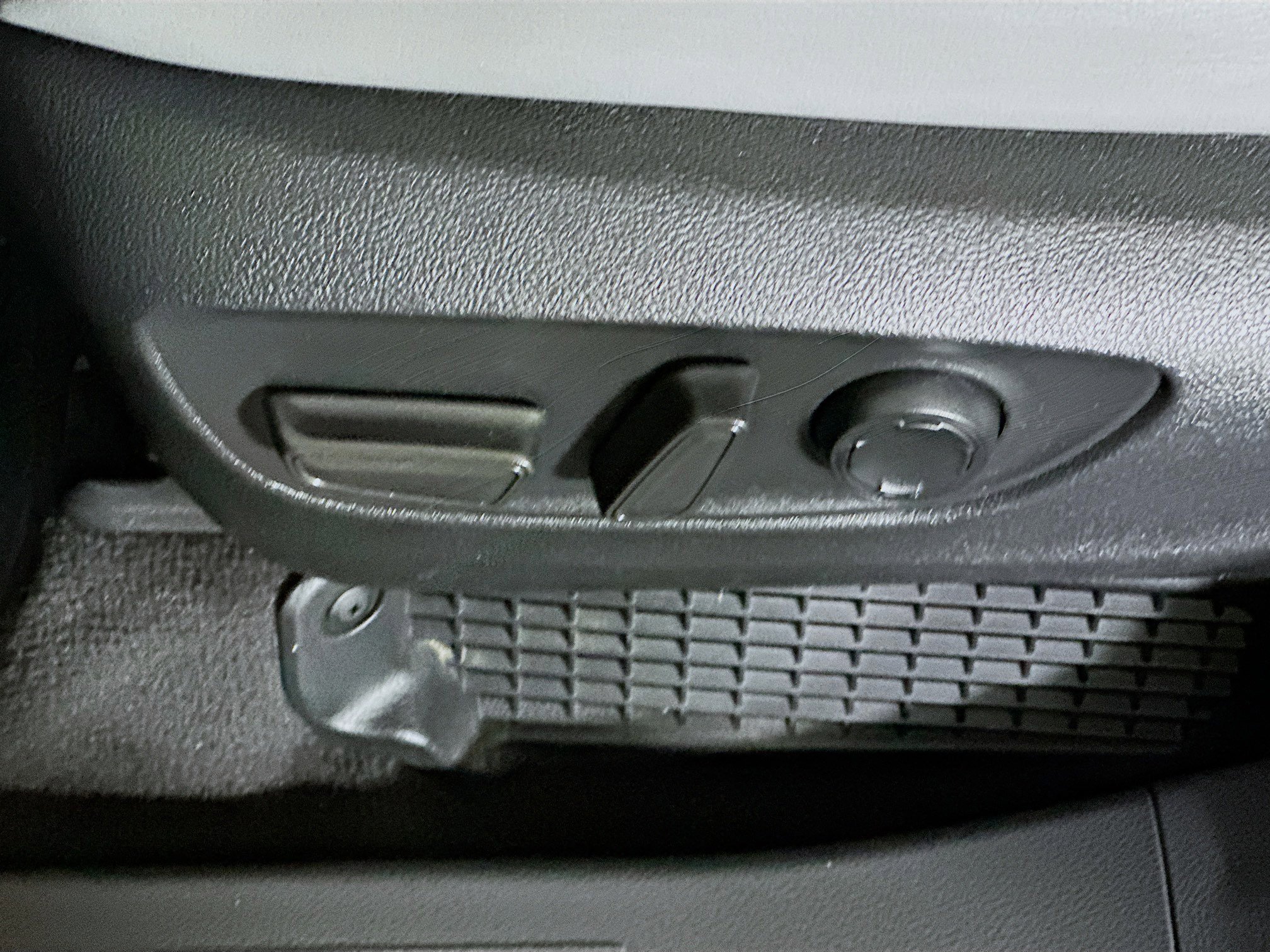 Used 2024 Toyota Sienna XLE FWD image 13