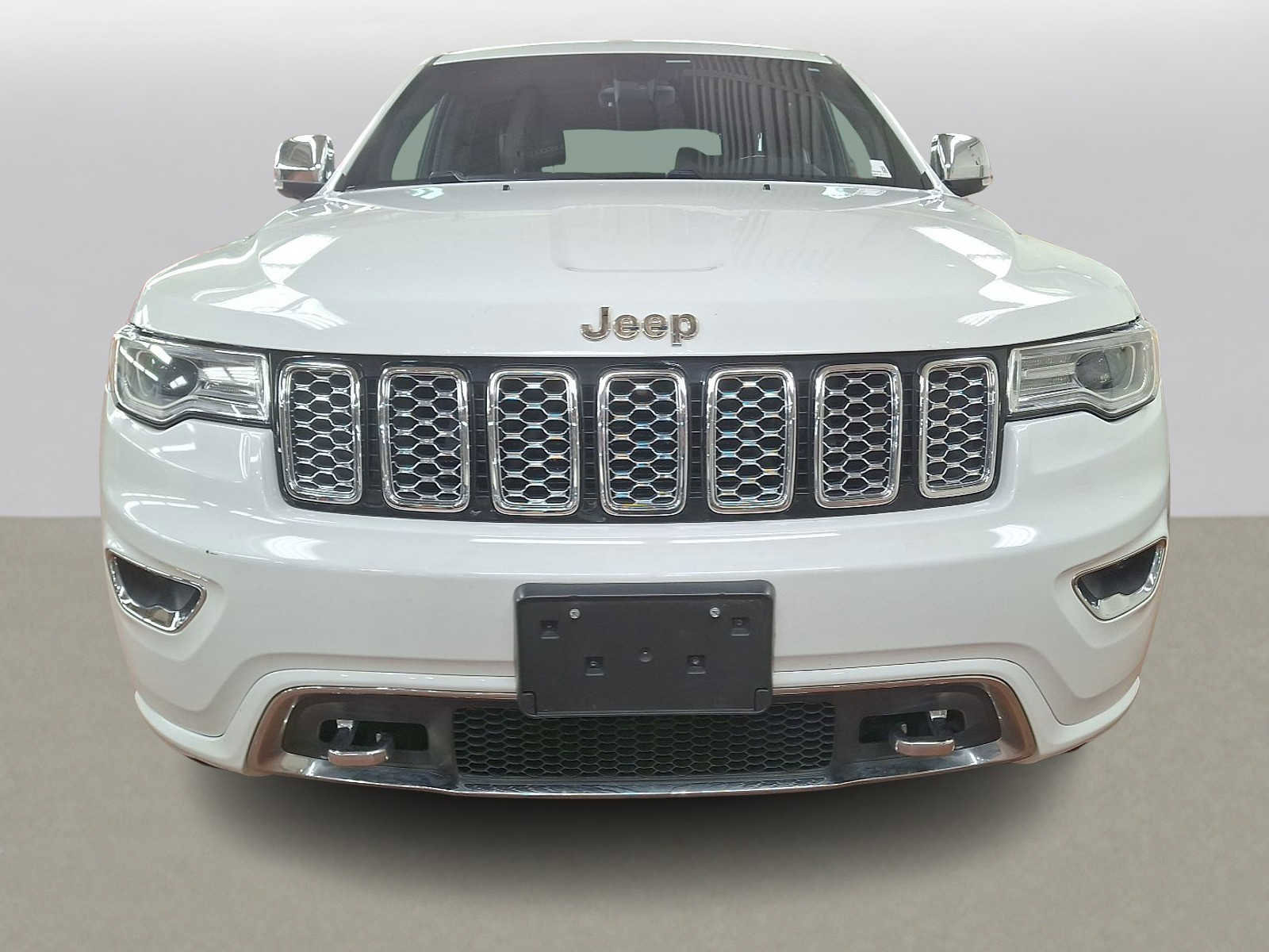 Used 2017 Jeep Grand Cherokee Overland image 2