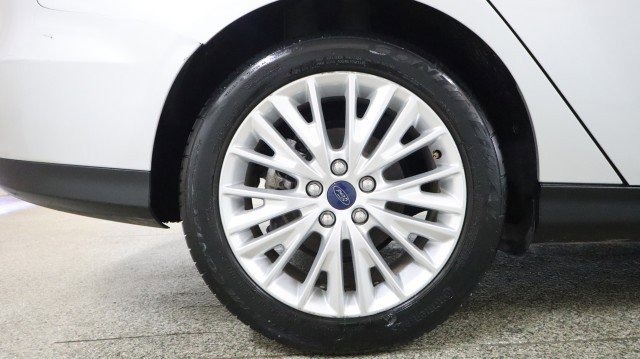 Used 2015 Ford Focus Titanium FWD image 22