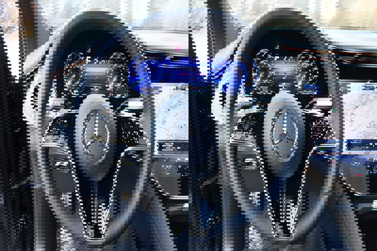 Used 2025 Mercedes-Benz EQS 450+ 4MATIC SUV w/ Winter Package image 32