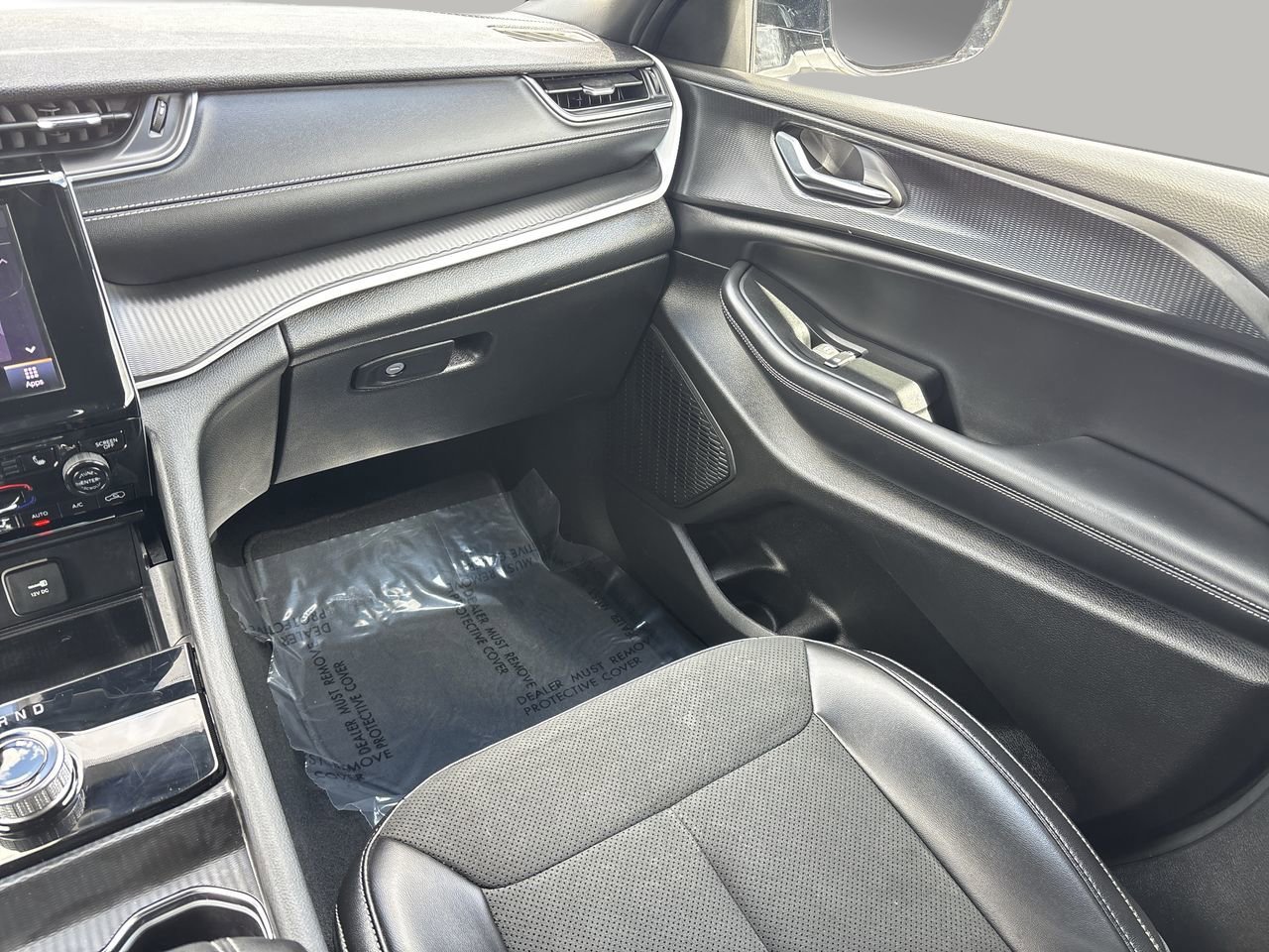 Used 2025 Jeep Grand Cherokee Altitude image 16