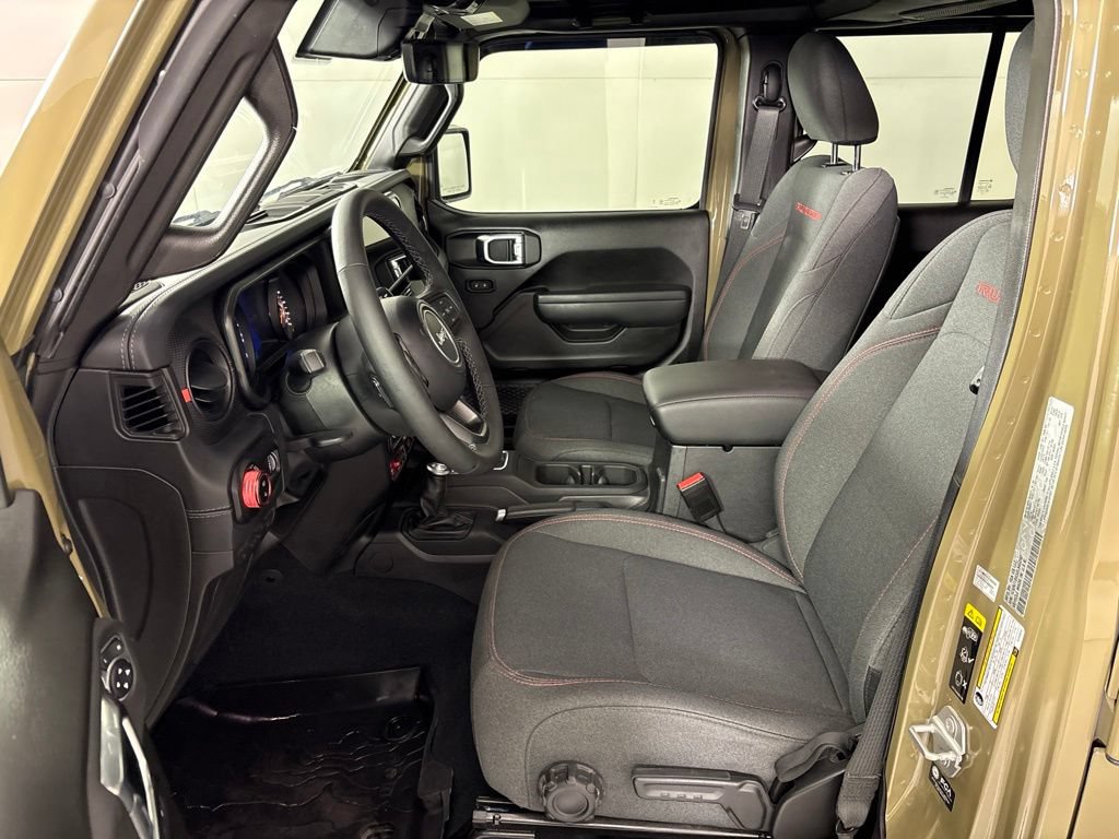 Used 2025 Jeep Gladiator Rubicon w/ Technology Group AWD/4WD image 34