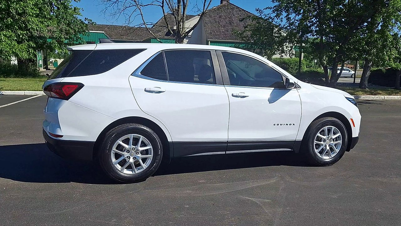 Certified 2024 Chevrolet Equinox LT FWD image 3