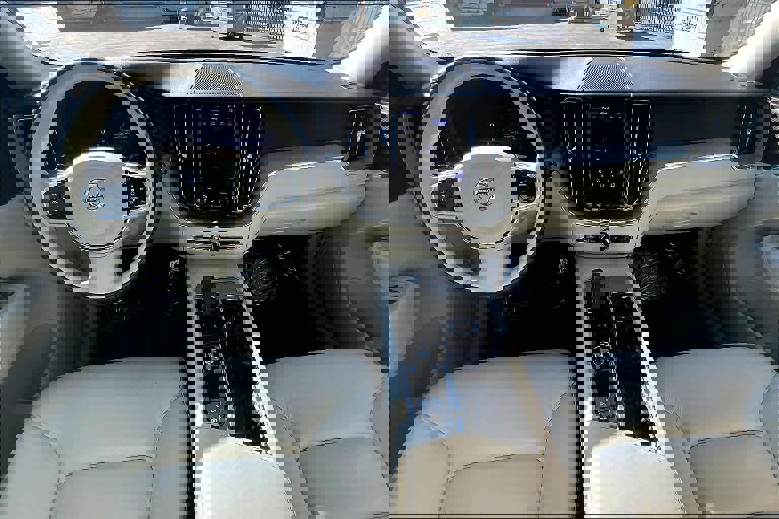 Used 2023 Volvo XC60 T8 Plus w/ Protection Package Premier image 18