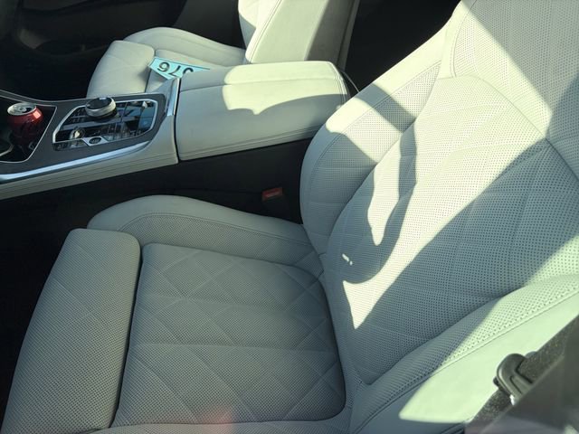 Used 2024 BMW X7 xDrive40i w/ Premium Package image 8