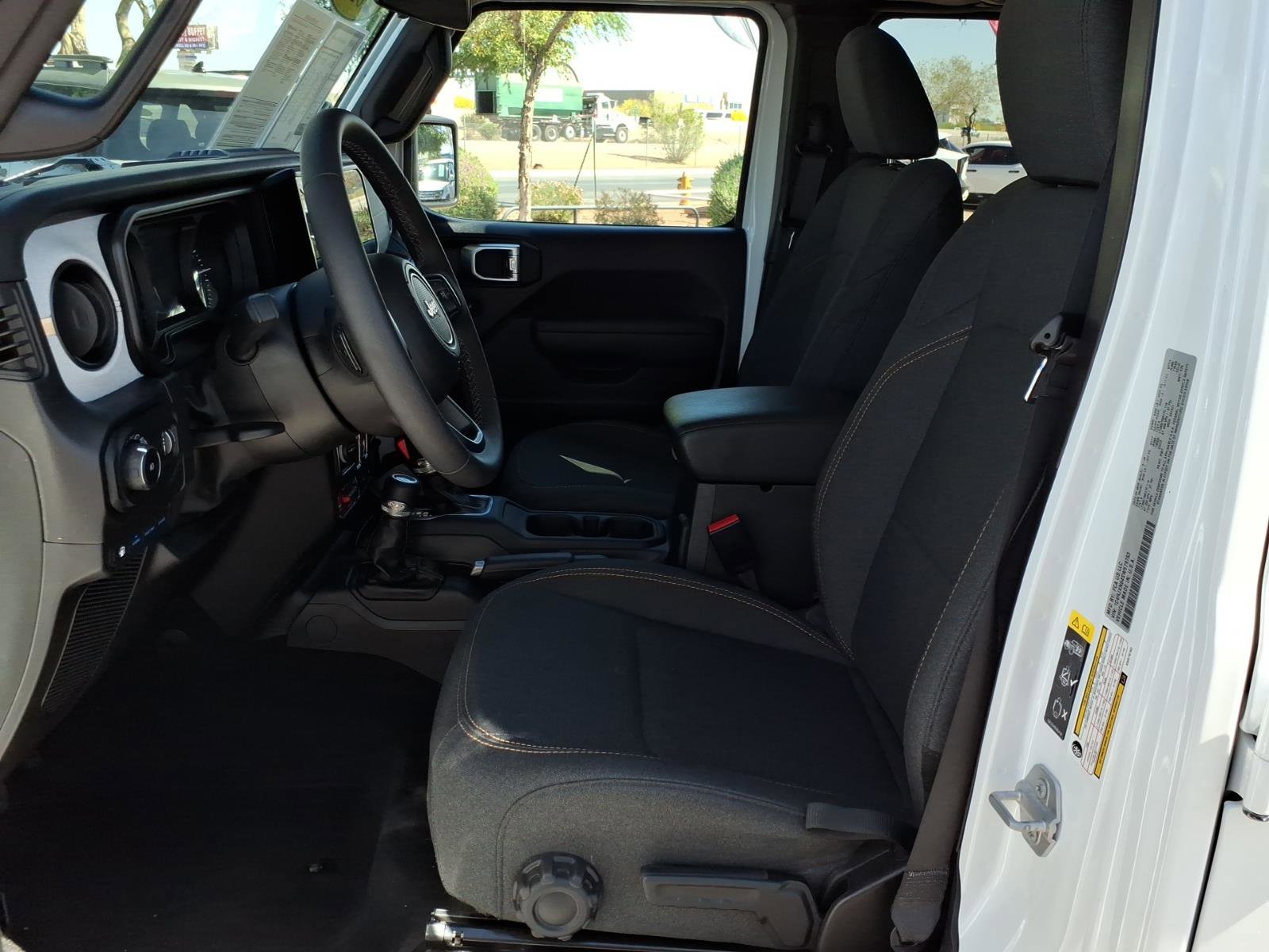 Used 2025 Jeep Wrangler Willys image 14