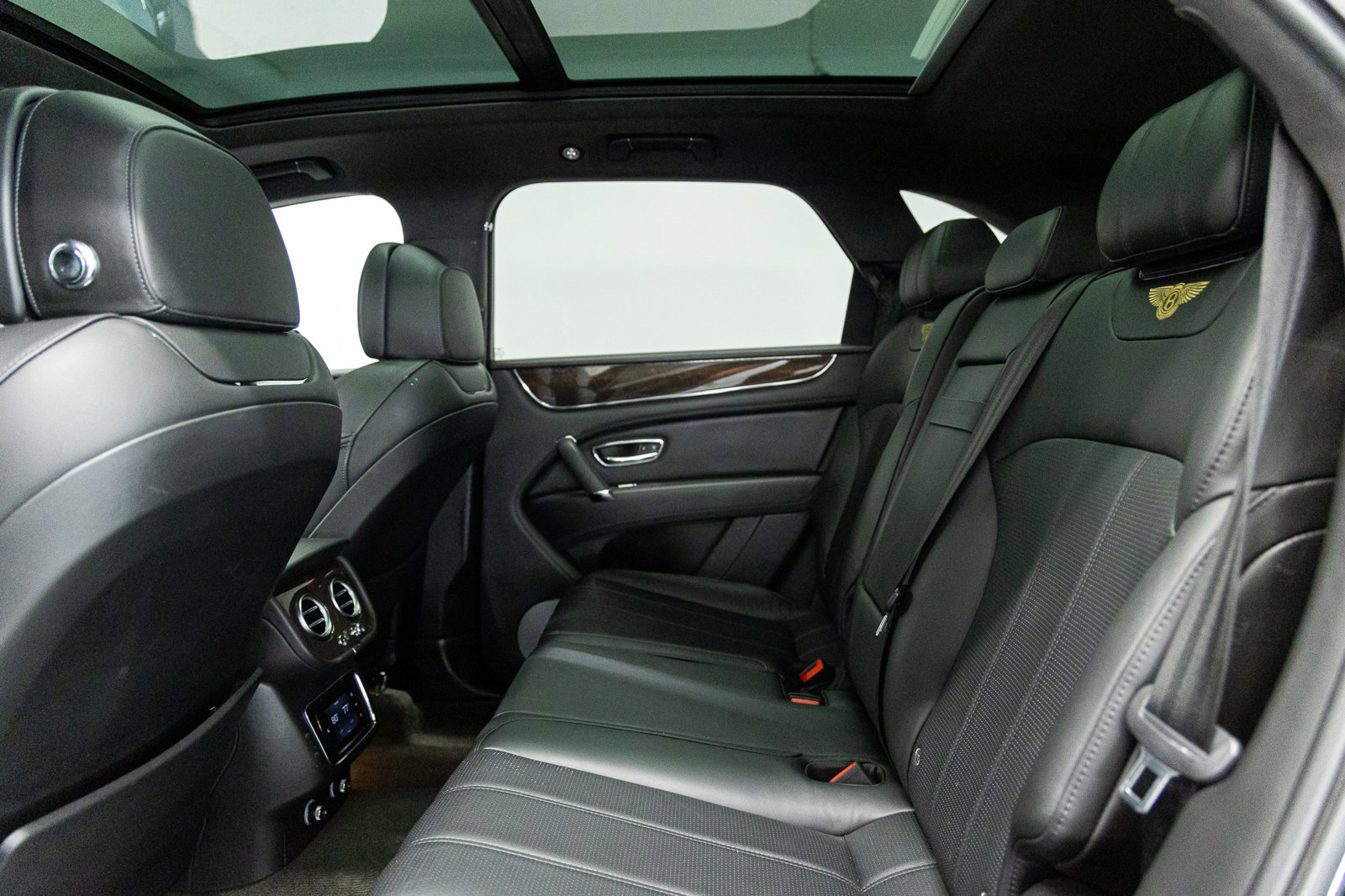 Used 2020 Bentley Bentayga image 40