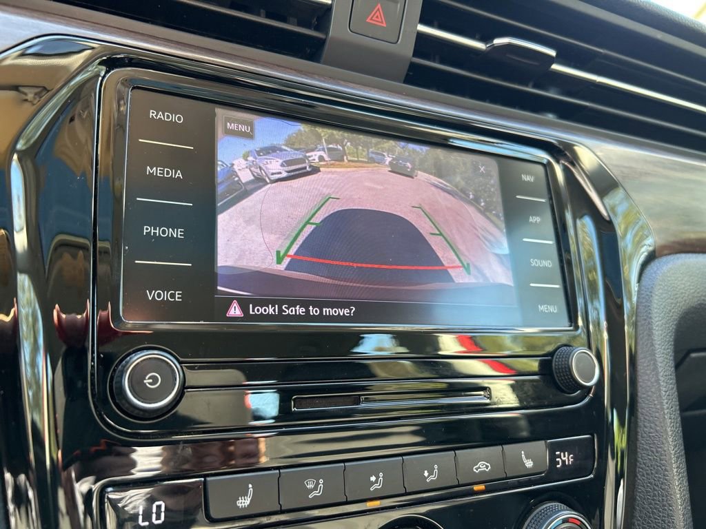 Used 2022 Volkswagen Passat 2.0T image 35