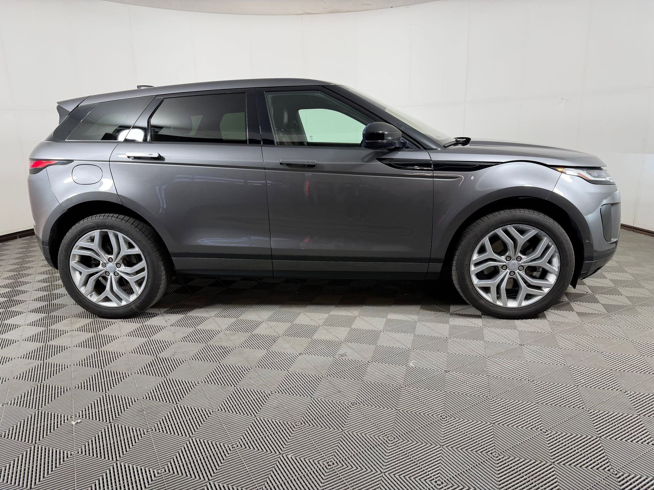 Used 2020 Land Rover Range Rover Evoque SE AWD/4WD image 8