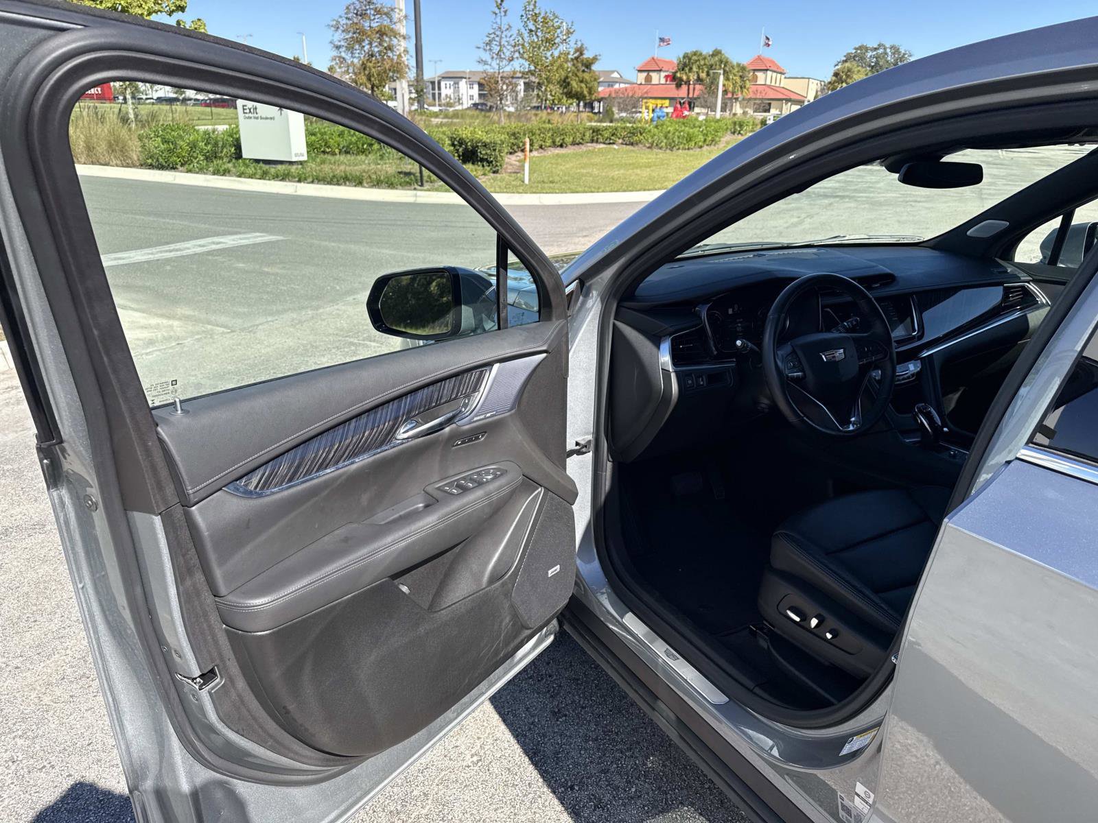 Used 2025 Cadillac XT6 Premium Luxury image 19