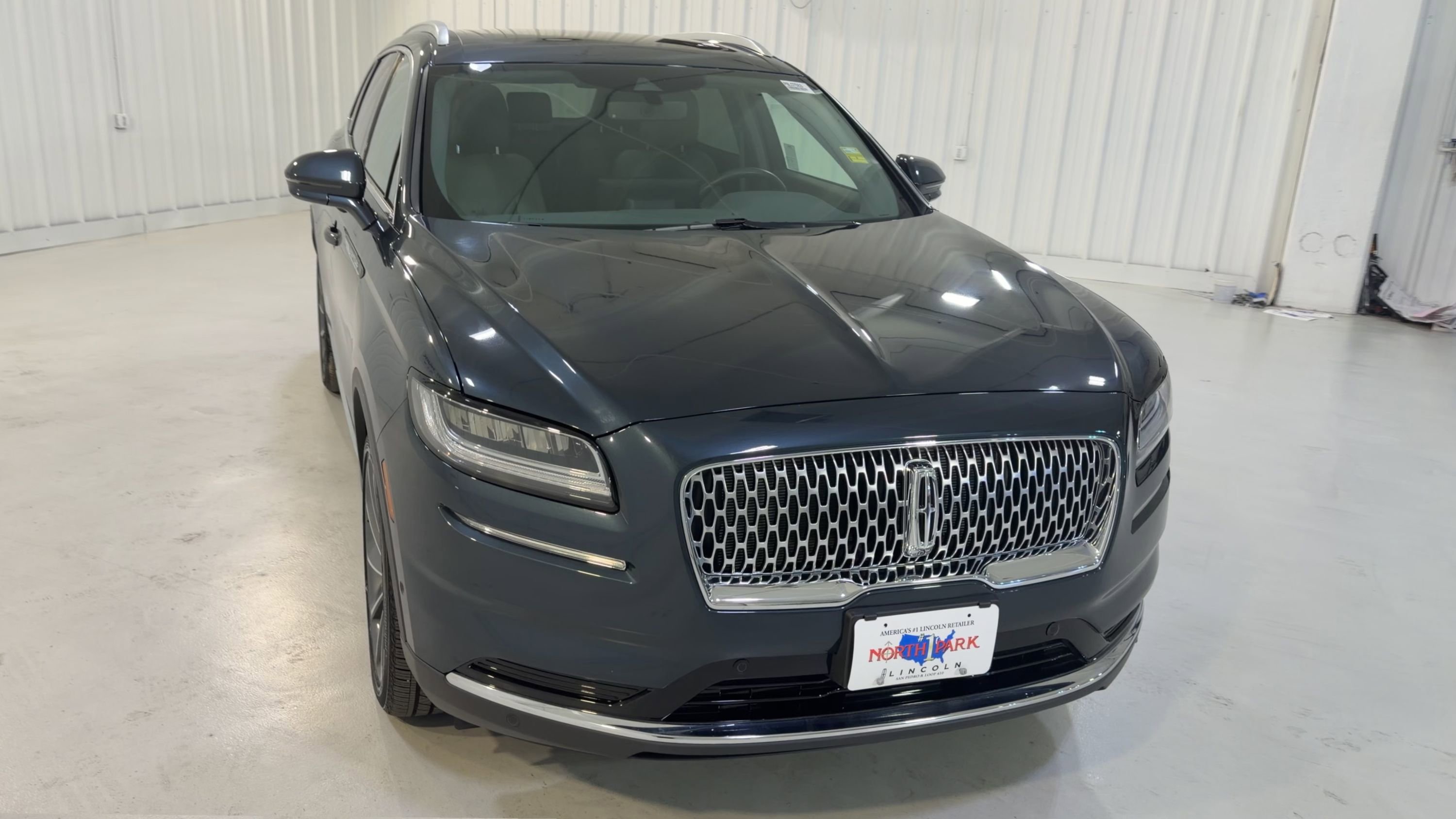 Used 2023 Lincoln Nautilus Reserve w/ Equipment Group 201A AWD/4WD image 3