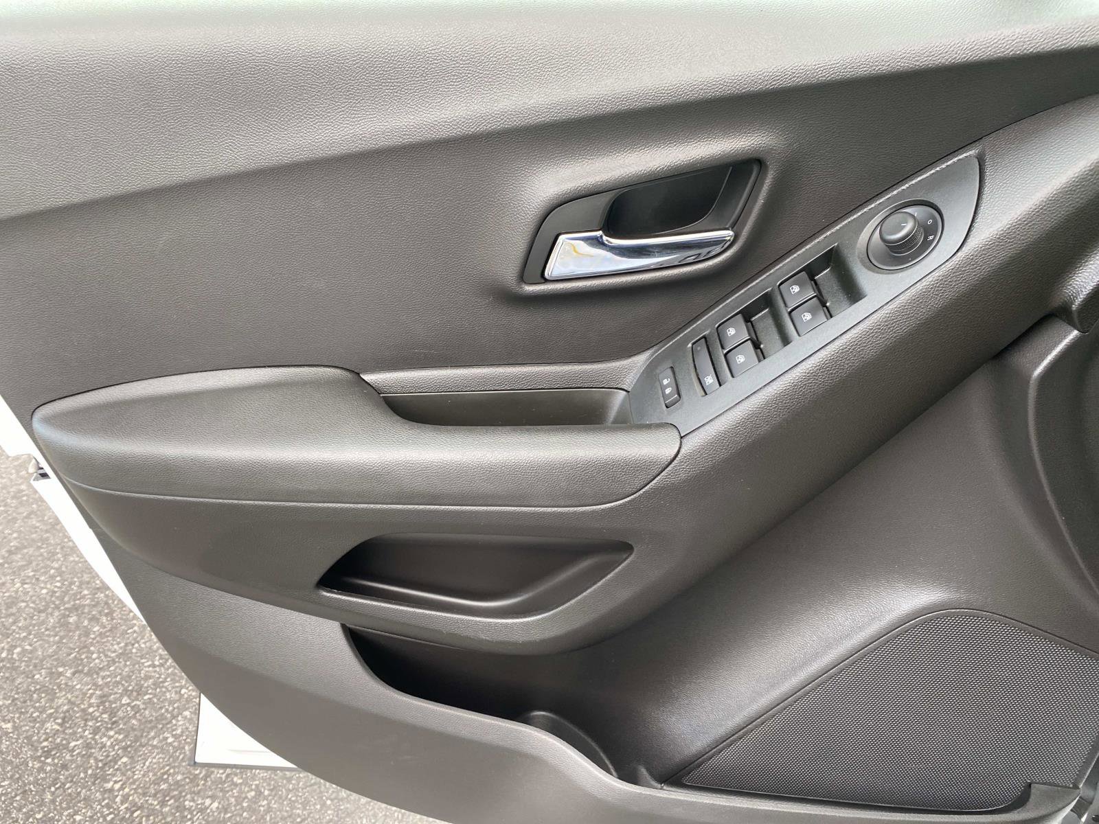 Used 2019 Chevrolet Trax LS image 19