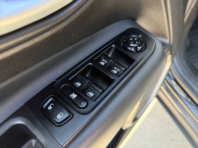 Used 2023 Jeep Renegade Latitude AWD/4WD image 13