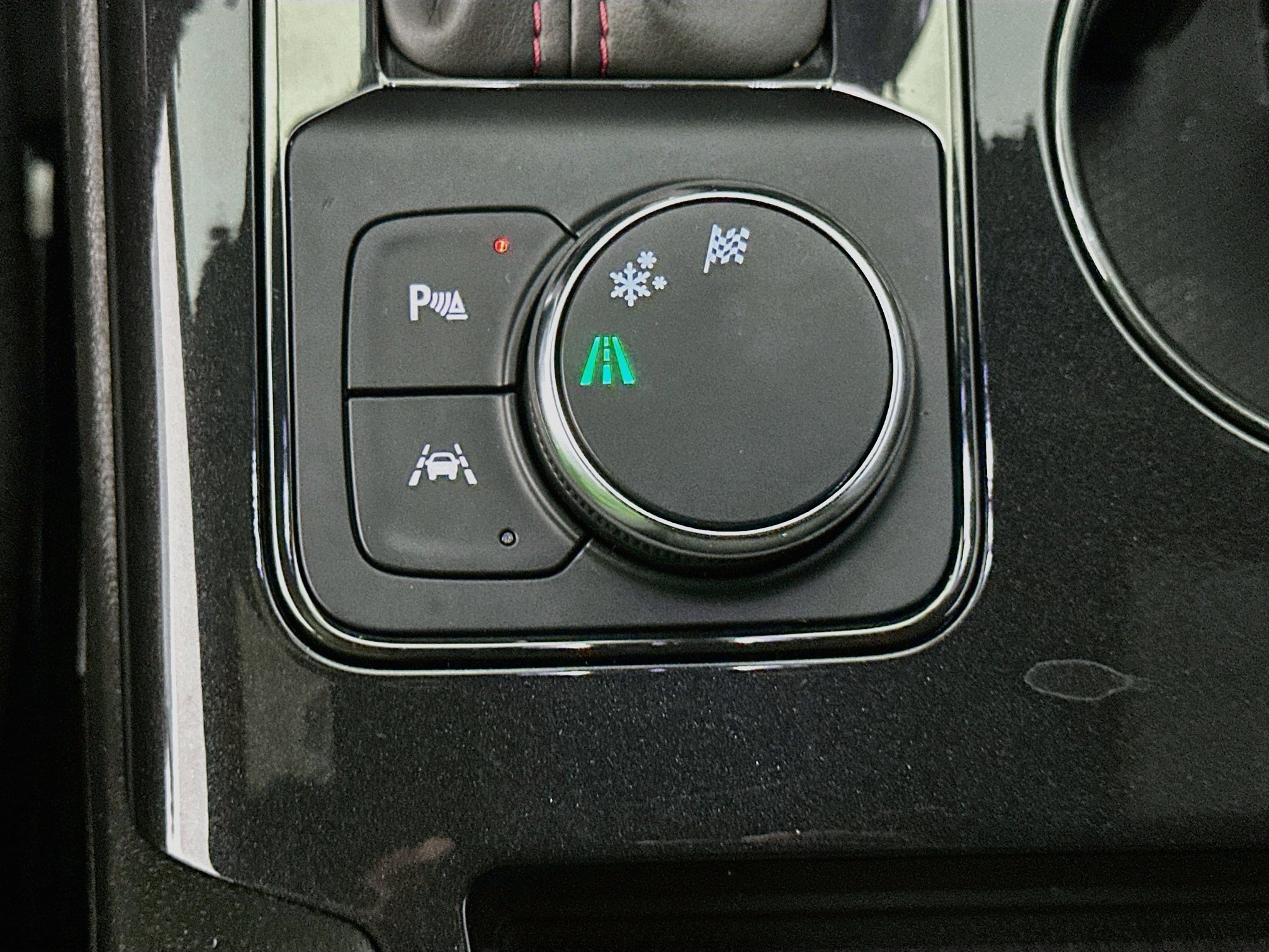 Used 2021 Chevrolet Blazer RS w/ Enhanced Convenience Package FWD image 26