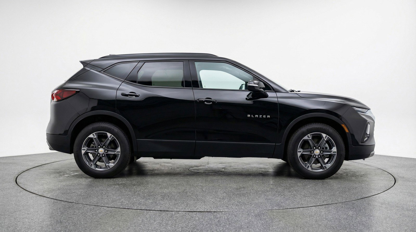 Used 2025 Chevrolet Blazer LT FWD image 11