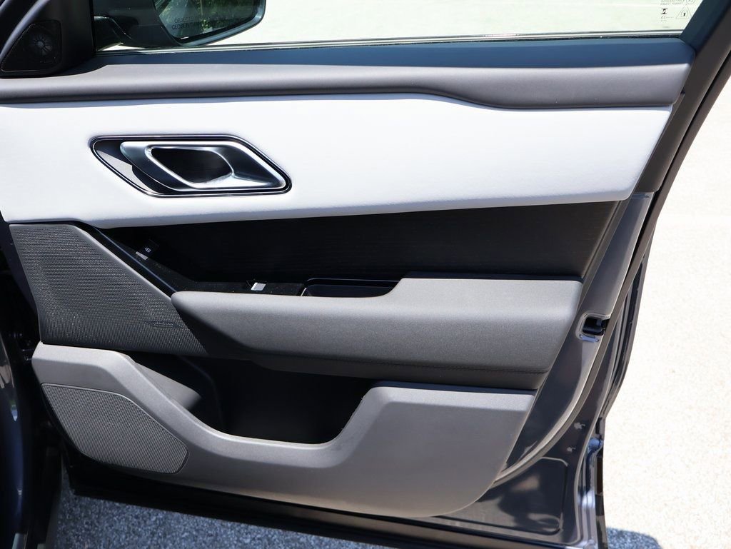 New 2026 Land Rover Range Rover Velar Dynamic SE image 13