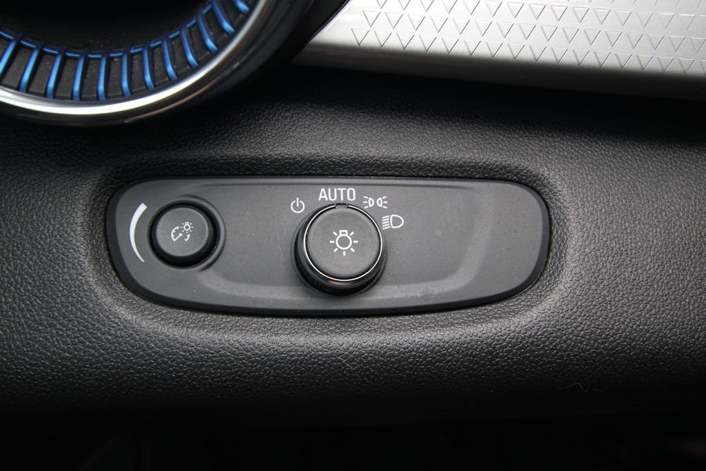 Used 2024 Chevrolet Trax LT w/ Driver Confidence Package FWD image 23