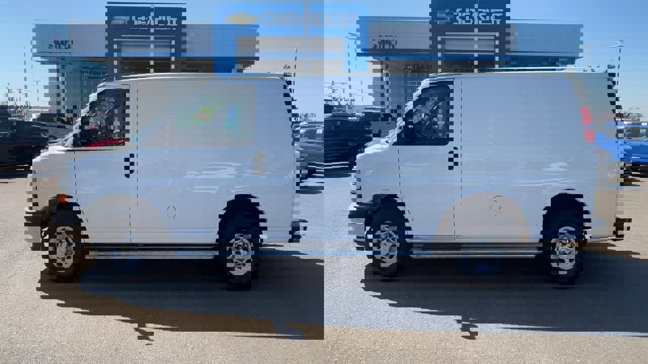 Used 2024 Chevrolet Express 2500 w/ Driver Convenience Package image 4