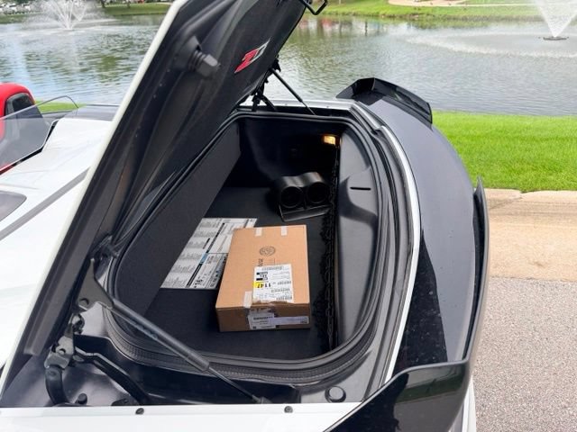 Used 2016 Chevrolet Corvette Z06 w/ 3LZ Preferred Equipment Group RWD image 9