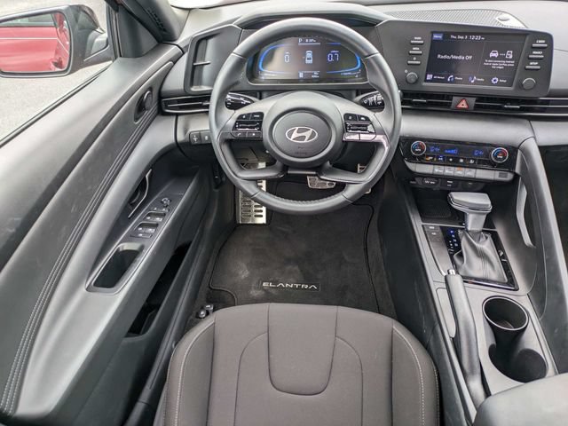 Used 2025 Hyundai Elantra Sport FWD image 14