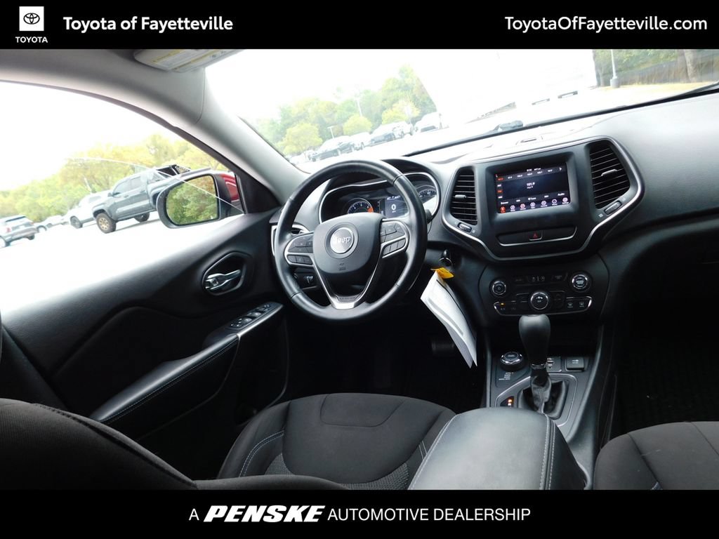 Used 2019 Jeep Cherokee Latitude w/ Cold Weather Group AWD/4WD image 2