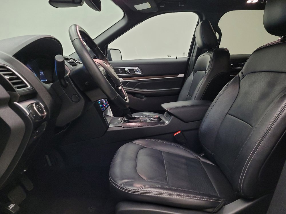 Used 2019 Ford Explorer Limited w/ Ford Safe & Smart Package image 17