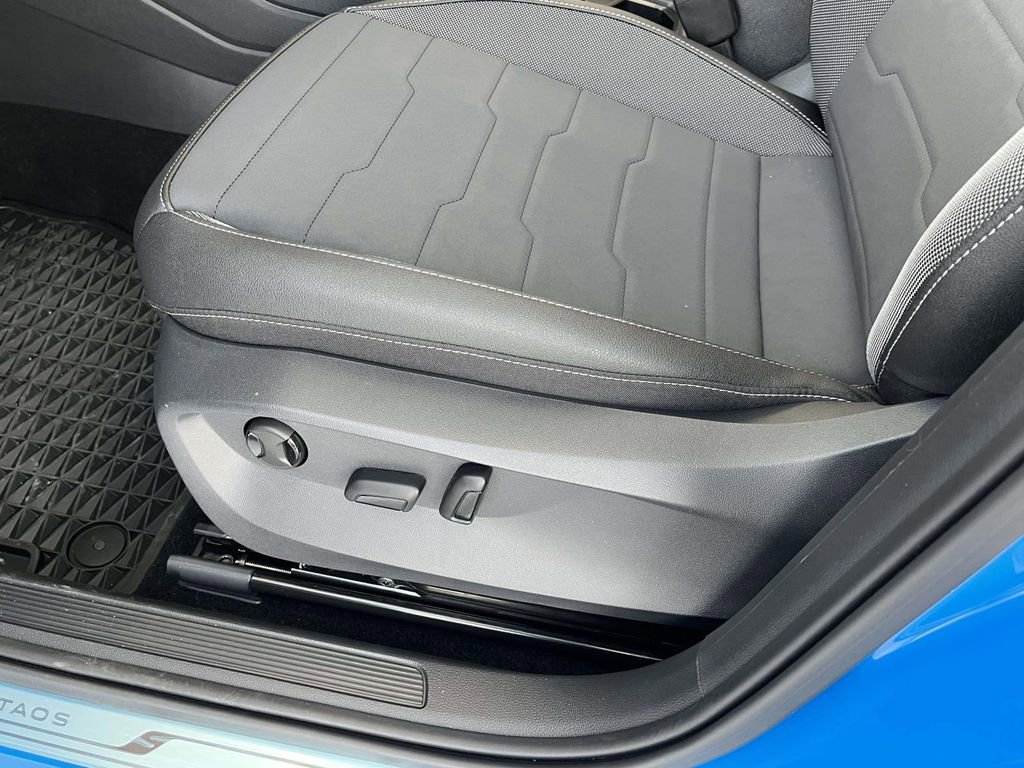 New 2025 Volkswagen Taos SE AWD/4WD image 15