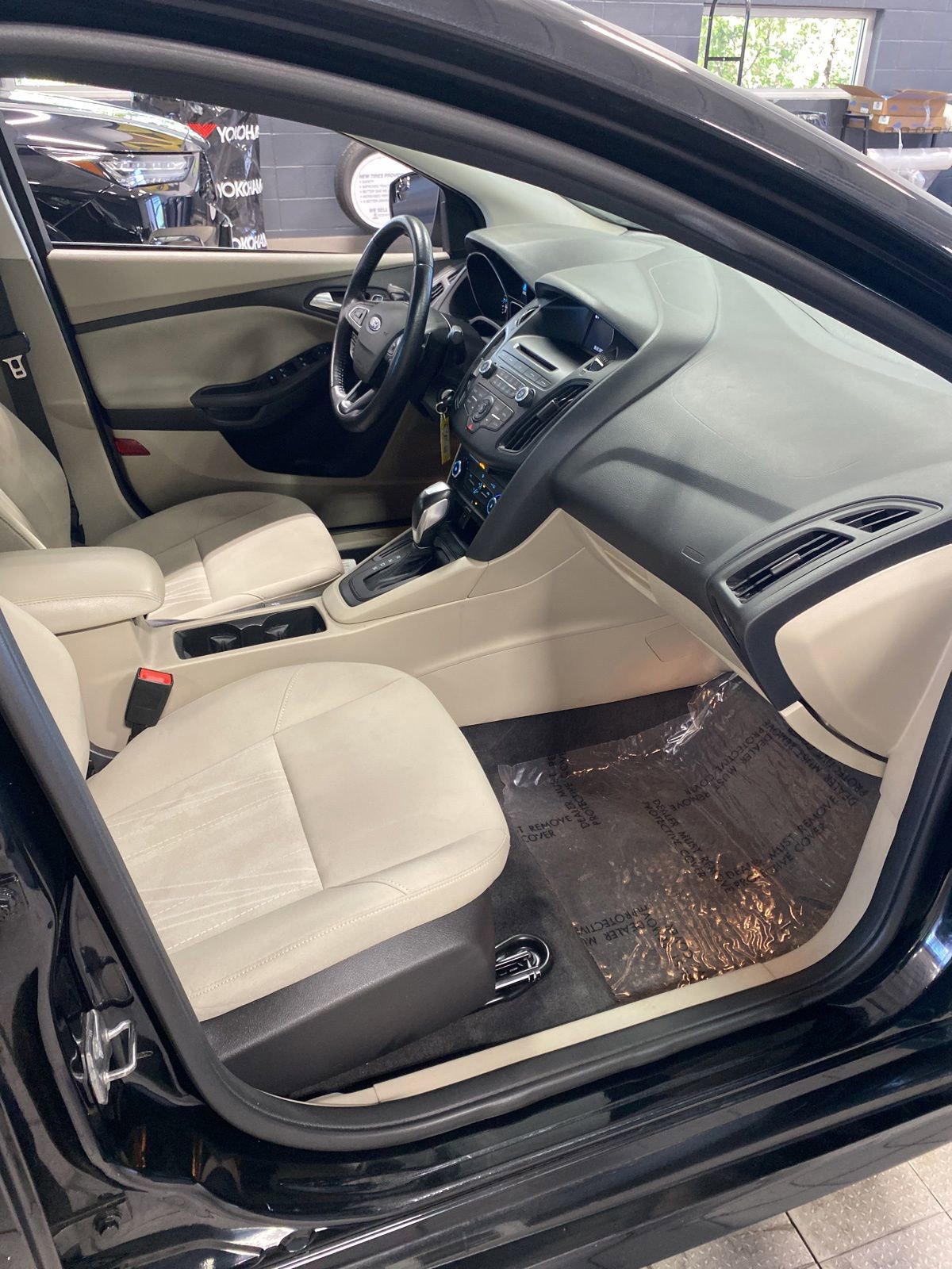 Used 2015 Ford Focus SE w/ SE Sport Package FWD image 25