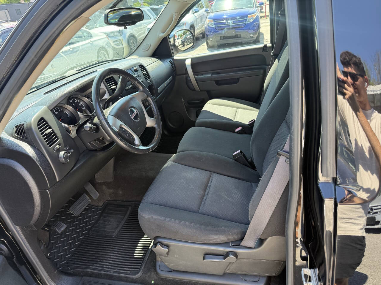 Used 2011 GMC Sierra 1500 SLE w/ Chrome Essentials Package AWD/4WD image 6