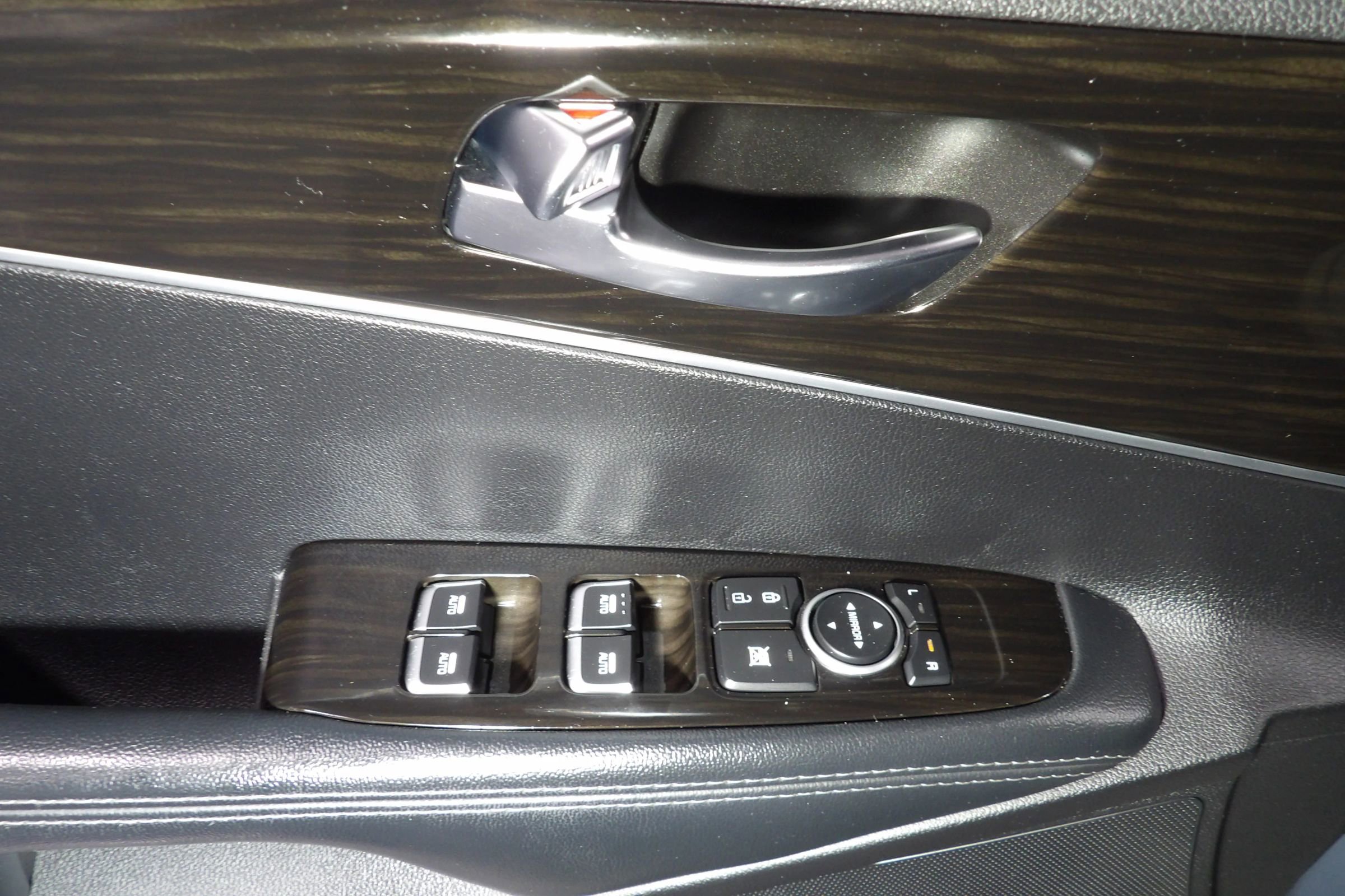 Used 2020 Kia Sorento AWD V6 image 12
